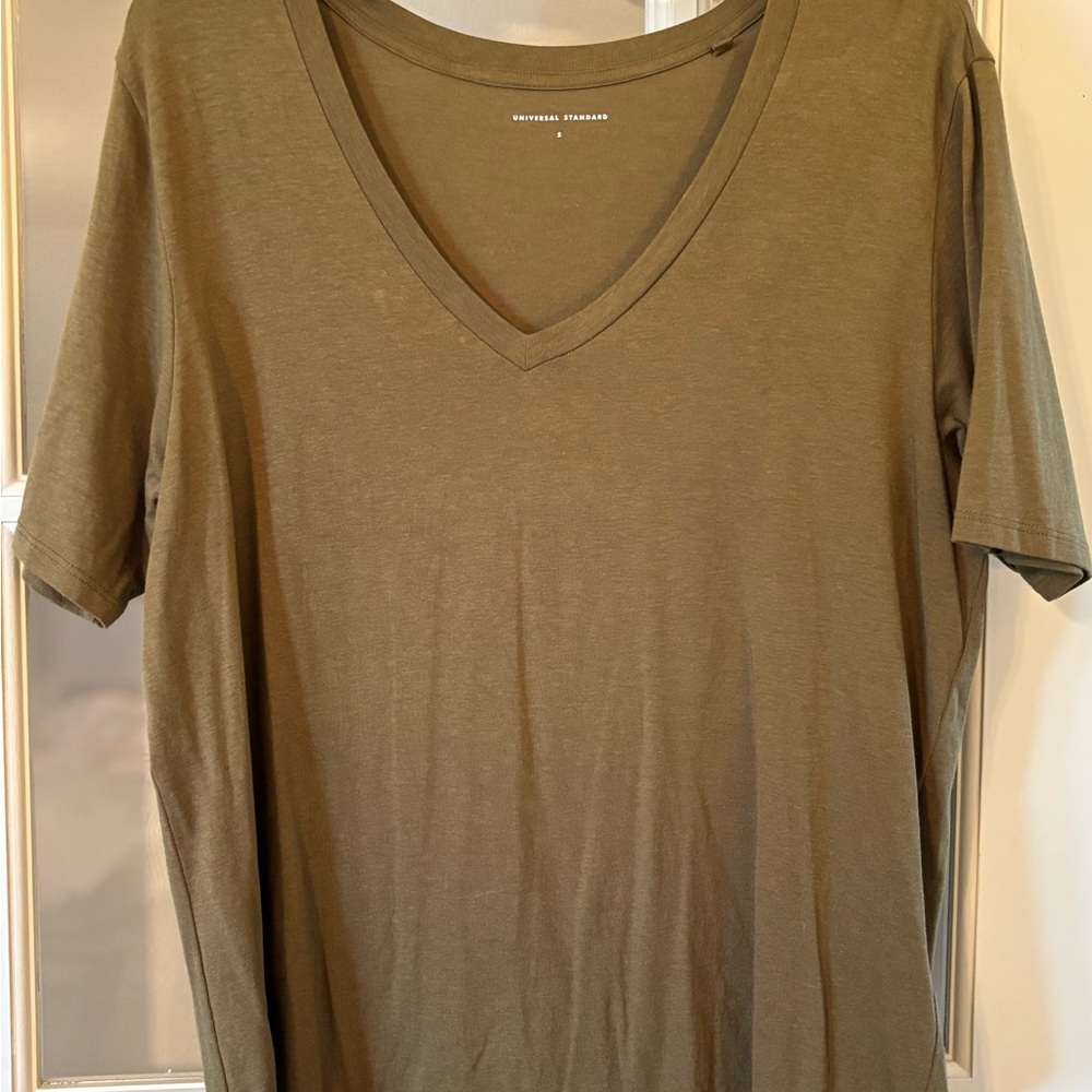 Universal Standard Olive V-Neck Women's Tee
